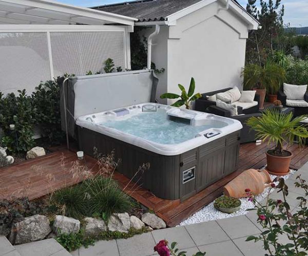 installation-sundance-spa-garden-backyard-in-wichita