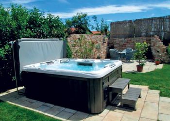 sundance-hot-tub-backyard-cover-installation-in-wichita