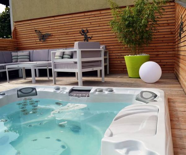 sundance-hot-tub-deck-installation-in-wichita