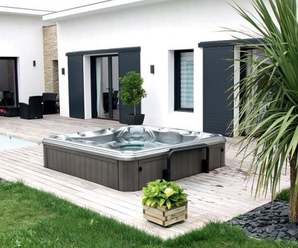 sundance-hot-tub-installation-modern-deck-in-wichita