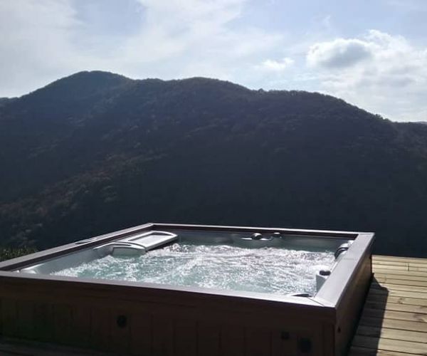 sundance-hot-tub-installation-mountain-view-in-wichita